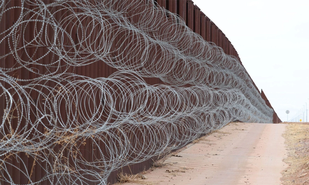 Tổng thống Trump cho phép quân đội kiểm soát đất công dọc biên giới Mỹ - Mexico