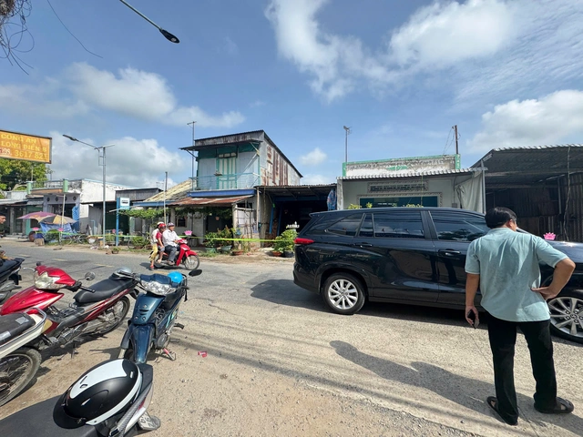 Sạt lở cuốn trôi 6 căn nhà tại An Giang, người dân khẩn cấp sơ tán