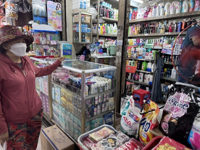 Bộ Y tế kiểm tra, nhiều cửa hàng mỹ phẩm tại TP.HCM tạm ngưng hoạt động