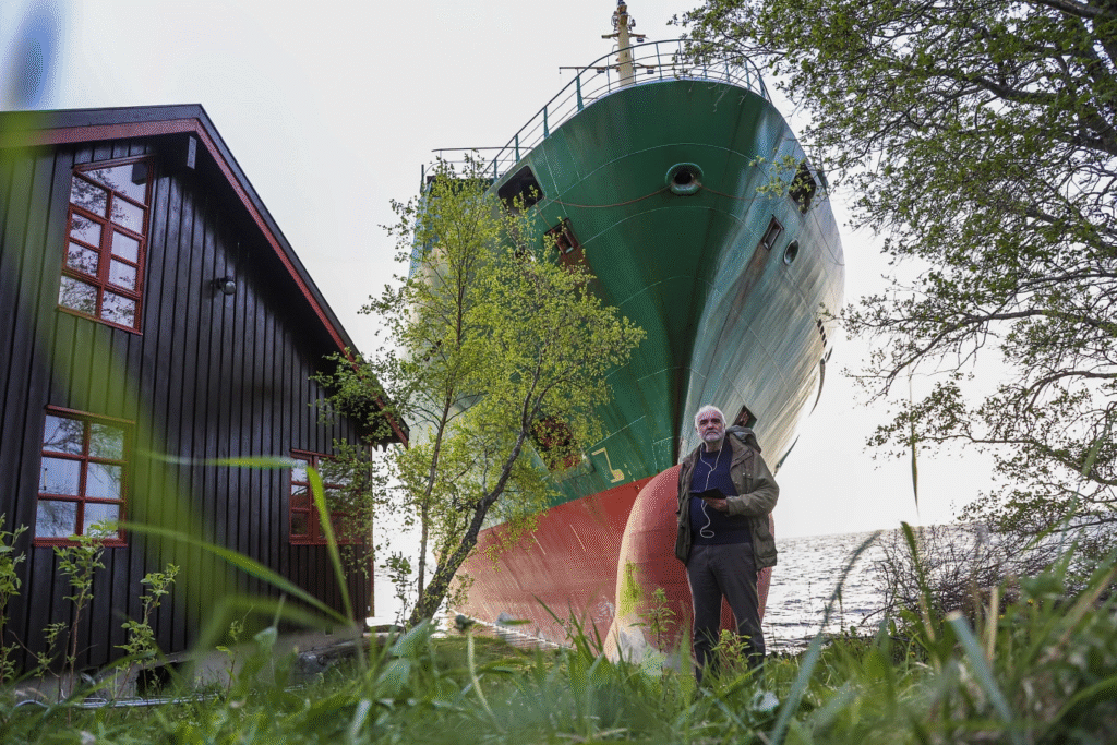 Tàu container suýt đâm vào nhà dân do hoa tiêu ngủ gật tại Na Uy