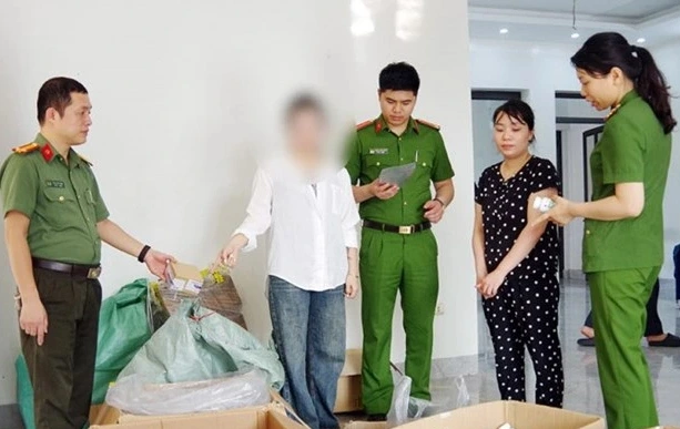 Công an Thái Nguyên triệt phá hai nhóm sản xuất thuốc giả bán qua Facebook, thu lợi hàng trăm triệu đồng mỗi tháng