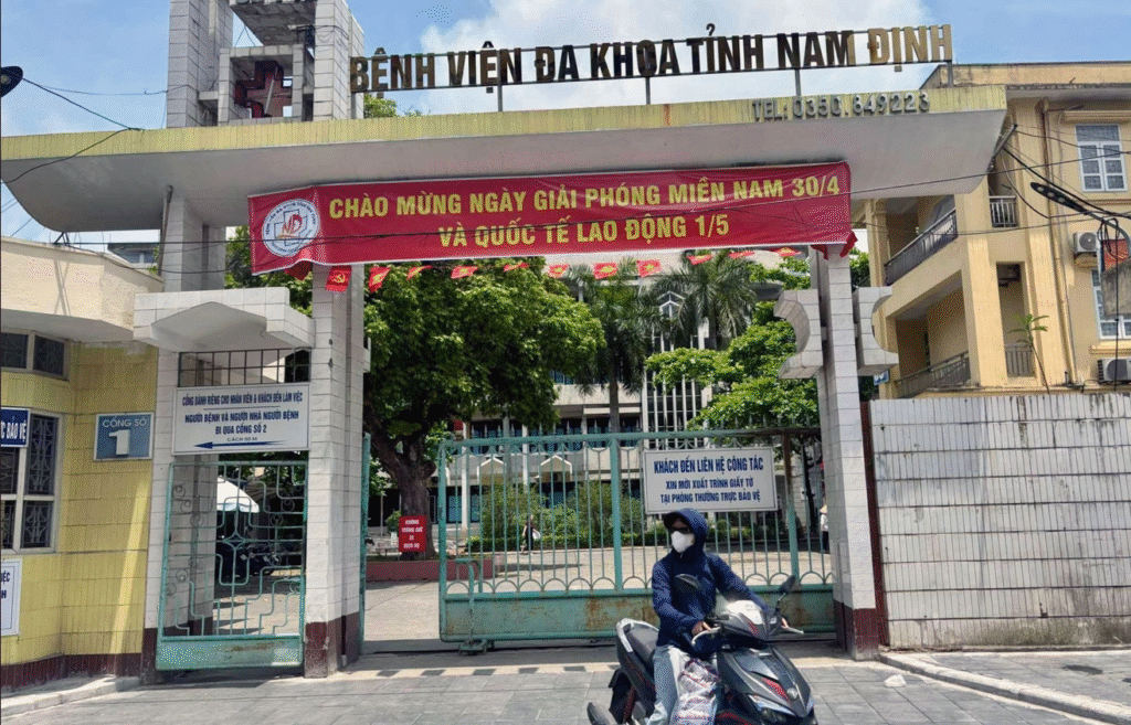 Bệnh viện Nam Định đình chỉ 5 nhân viên y tế liên quan vụ "đóng đủ tiền mới cấp cứu"