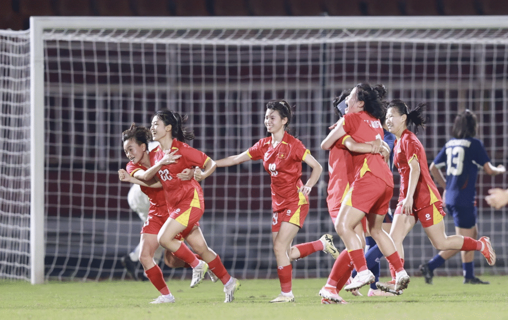 U19 nữ Việt Nam tiếp tục lỡ hẹn với ngôi vô địch Đông Nam Á sau thất bại 1-3 trước Thái Lan