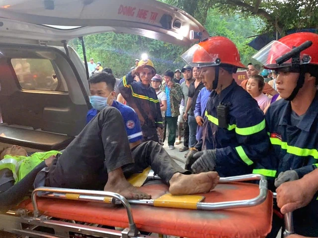 Xe tải mất lái lao vào nhà dân ở Khánh Hòa khiến hai người bị thương nặng