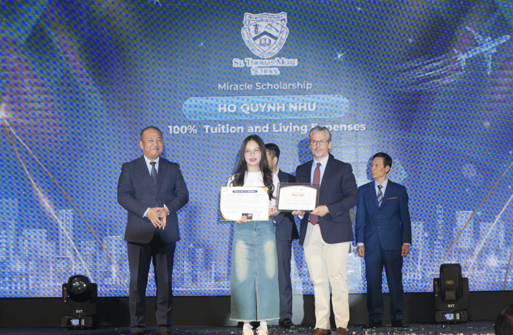 Ba học sinh Việt Nam nhận học bổng du học Mỹ tổng trị giá gần 5 tỉ đồng