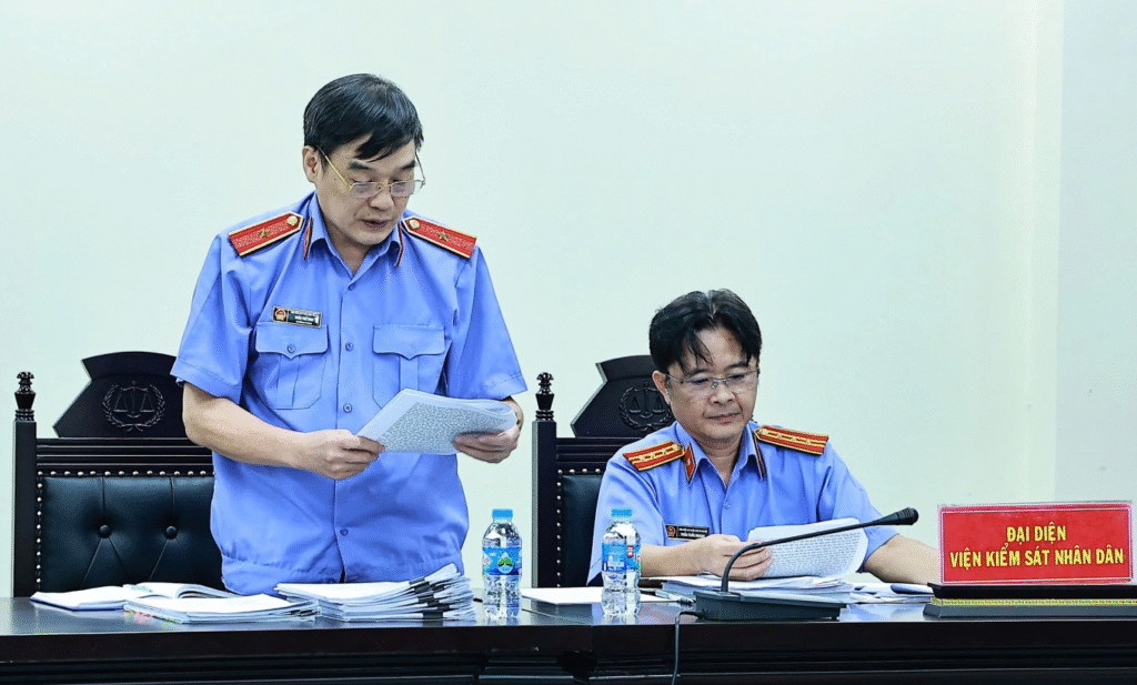 Đề nghị tử hình hai cựu công an giúp vận chuyển ma túy bằng xe biển xanh